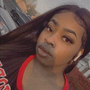 Meet your Posher, Mia